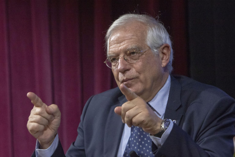 Josep Borrell asume abiertamente negociar con el independentismo