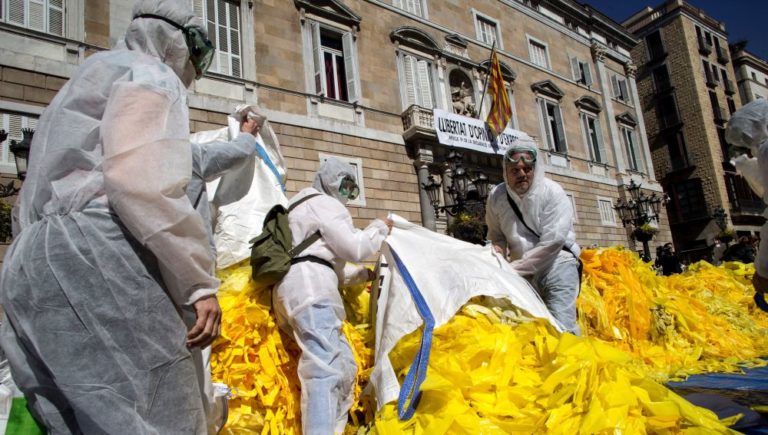 Provocación violenta de los entornos del PP, Cs i Vox contra los independentistas