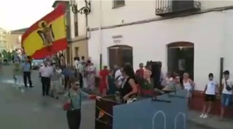 Espectáculo bochornoso al exaltar a Franco al ritmo del ‘Cara al Sol’ en las fiestas de un pueblo de Castilla y León