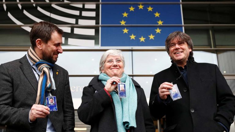 [Vídeo] Clara Ponsatí ya está acreditada como eurodiputada en el Parlamento Europeo