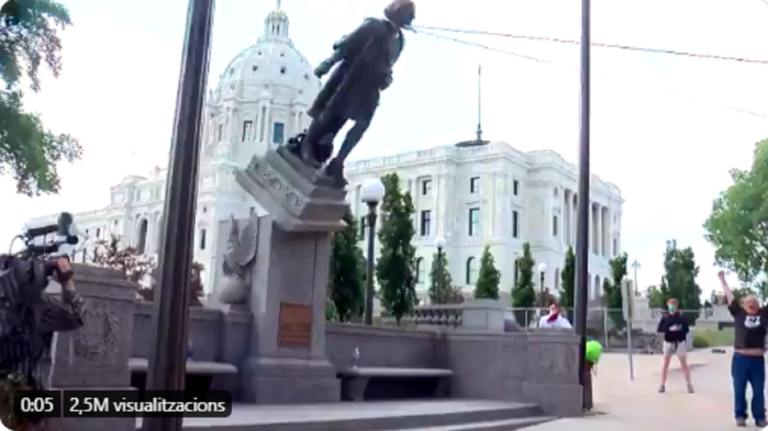 Las estatuas de Cristóbal Colón se han convertido en el nuevo objetivo para los manifestantes contra el racismo en Norteamérica.