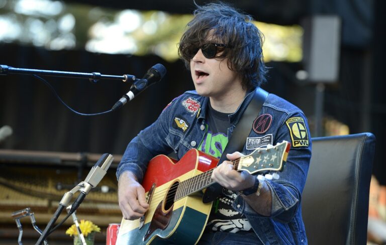 Ryan Adams pide disculpas por «maltratar» a las mujeres