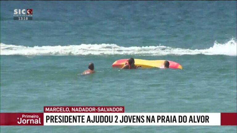 El presidente de Portugal salva a dos mujeres que estaban a punto de ahogarse en el Algarve