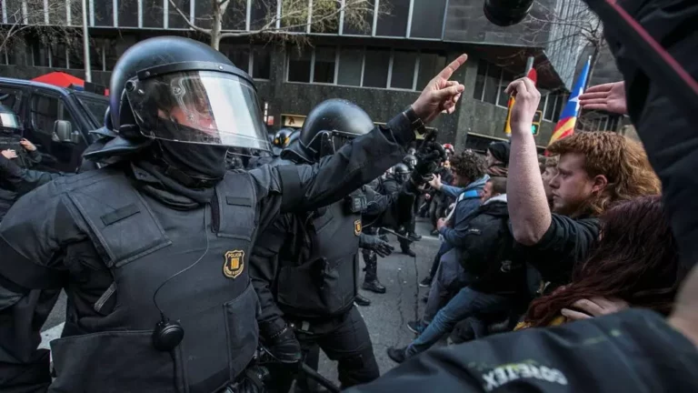 El 60% de la juventud catalana no confía en la policía