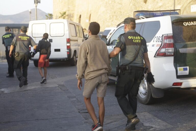 Vídeo | La Guardia Civil expulsa al agente condenado por difundir «fake news» 