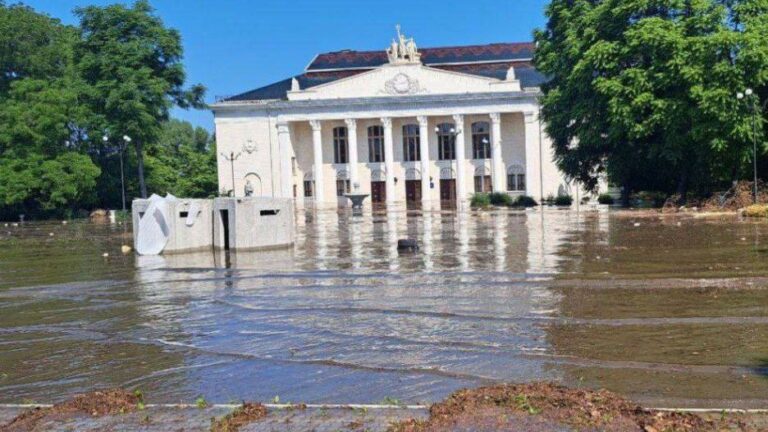 Vídeo | Zelenski dice que 80 localidades están «bajo el agua» tras la destrucción de la presa